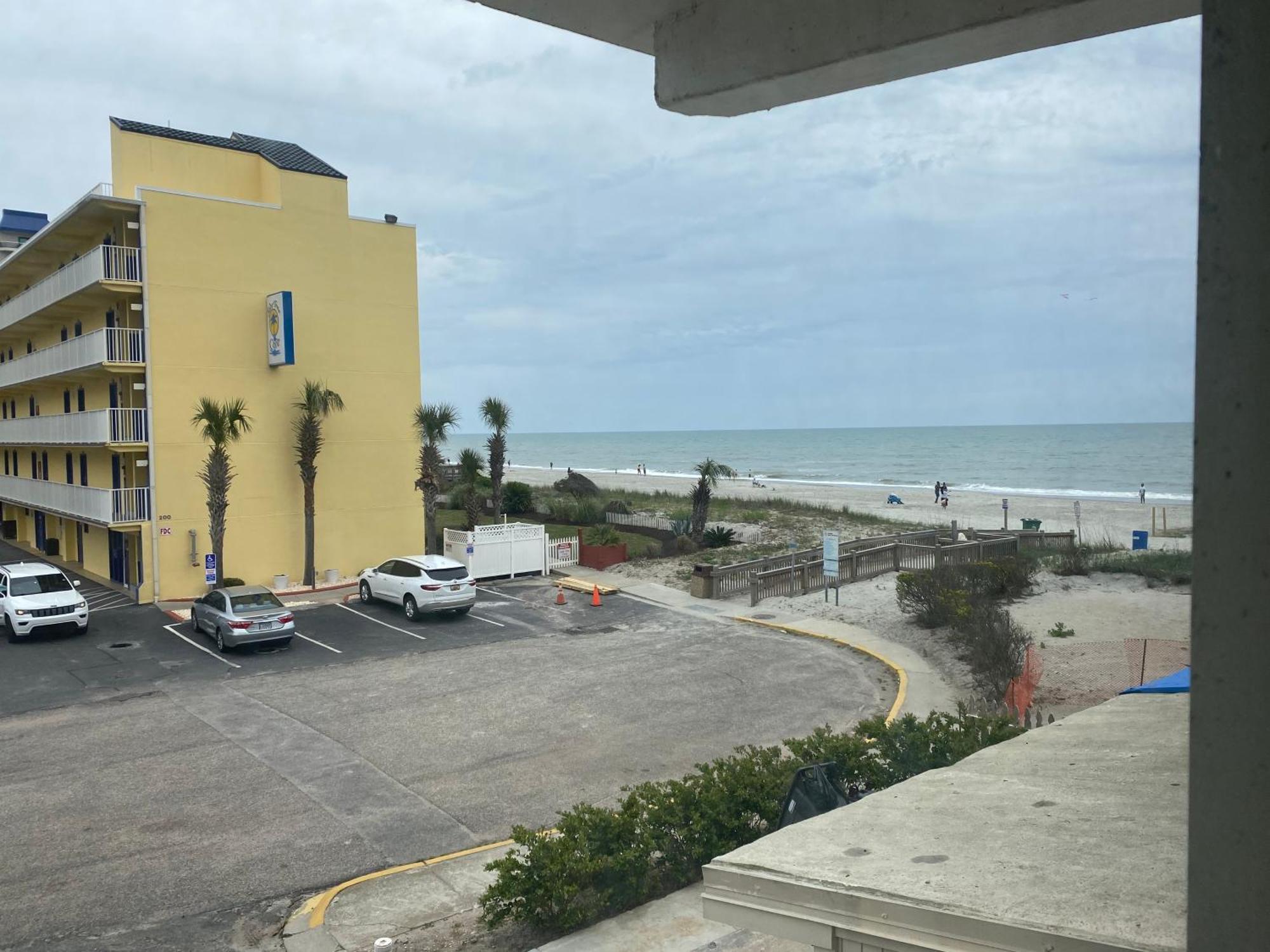 North Shore Oceanfront Resort Hotel شاطئ ميرتل الغرفة الصورة